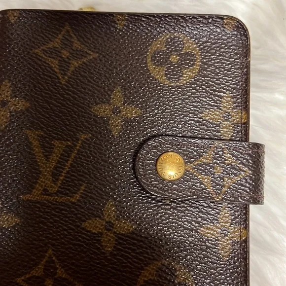 LOUIS VUITTON
LV Monogram Zippy Compact Wallet - Picture 2 of 10